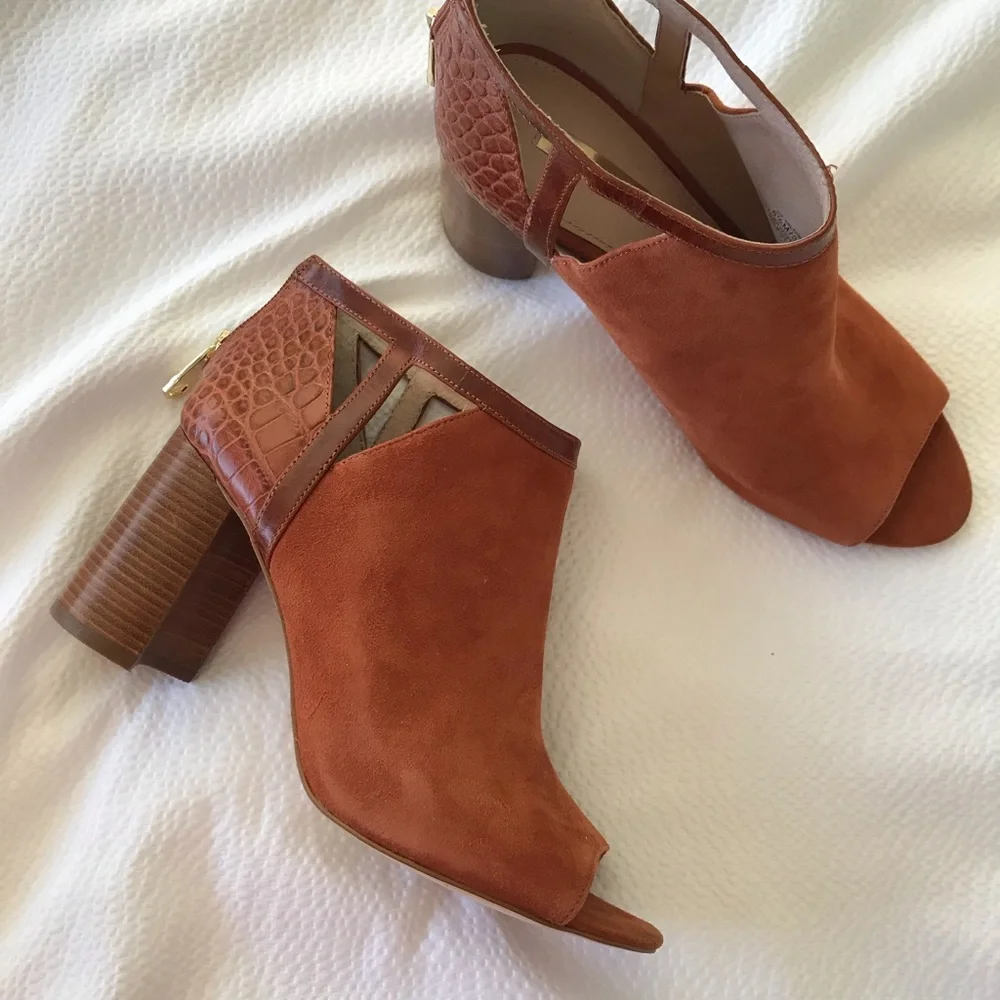 NEW Louise Camel ankle Italyan booties block heel open toe brown camel size 8.5